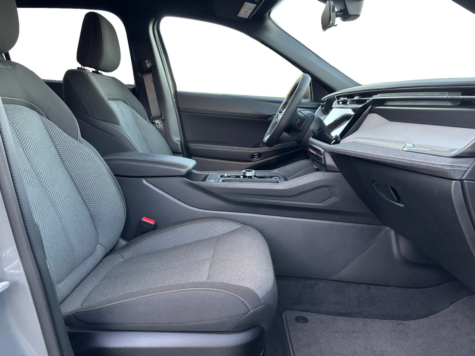 New 2026 STING GREY Jeep Laredo image 17