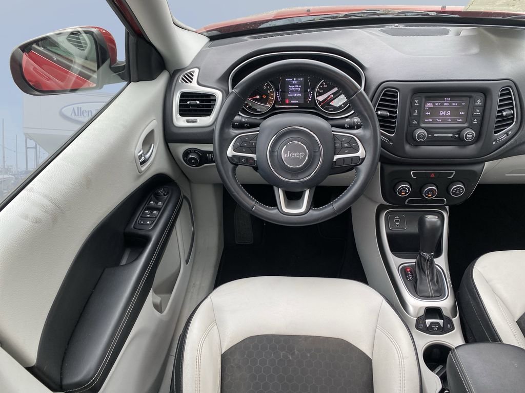 Used 2018 Redline Pearlcoat Jeep Latitude image 14