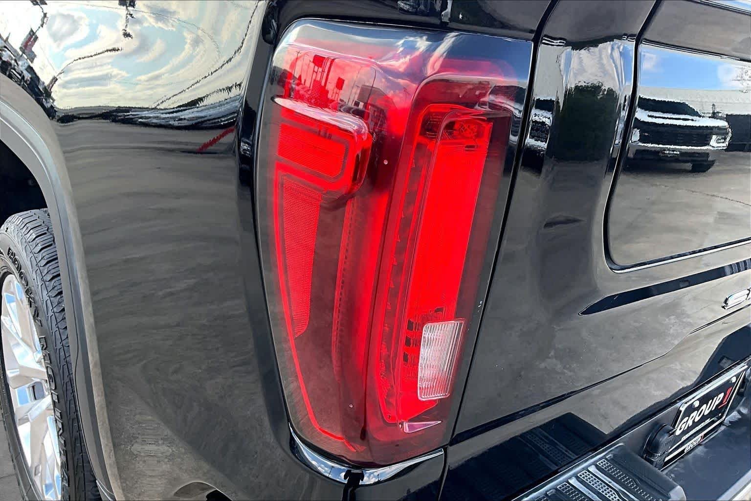 Used 2022 Onyx Black GMC SLT image 29