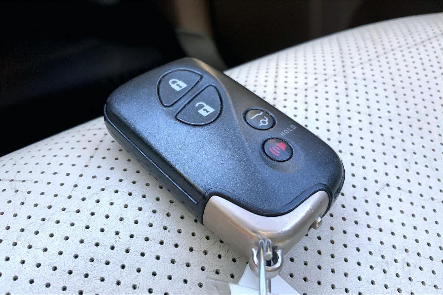 Used 2015 Starfire Pearl Lexus  image 15