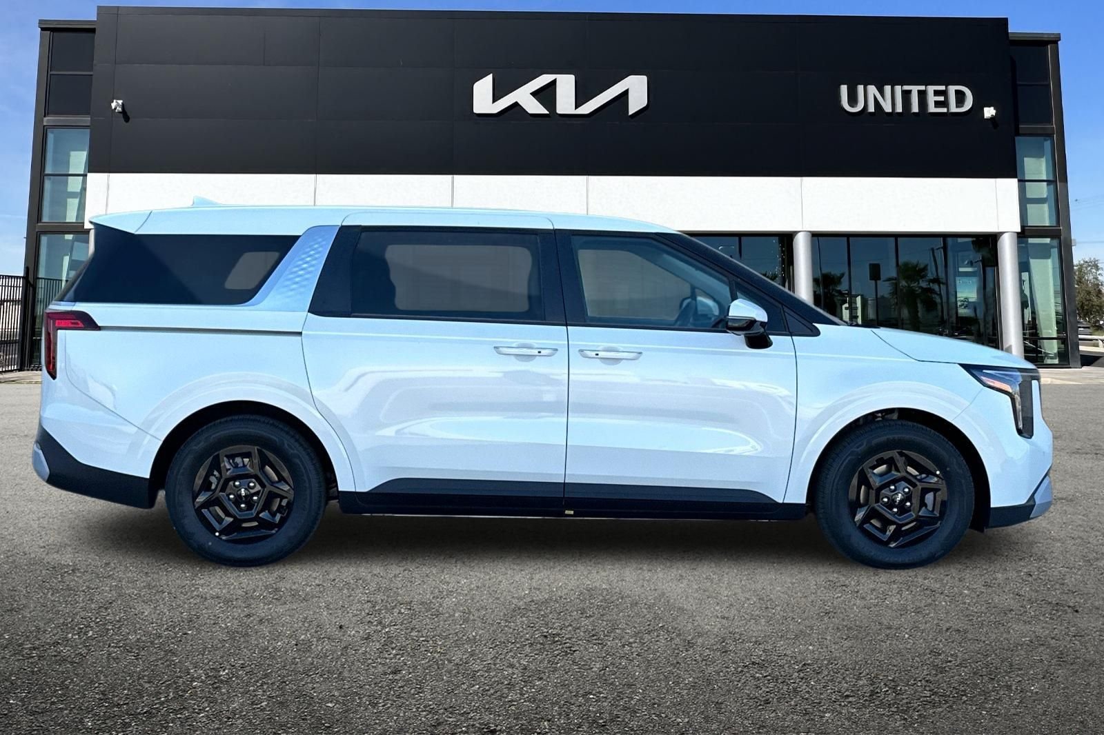 New 2026 White Kia LXS image 3