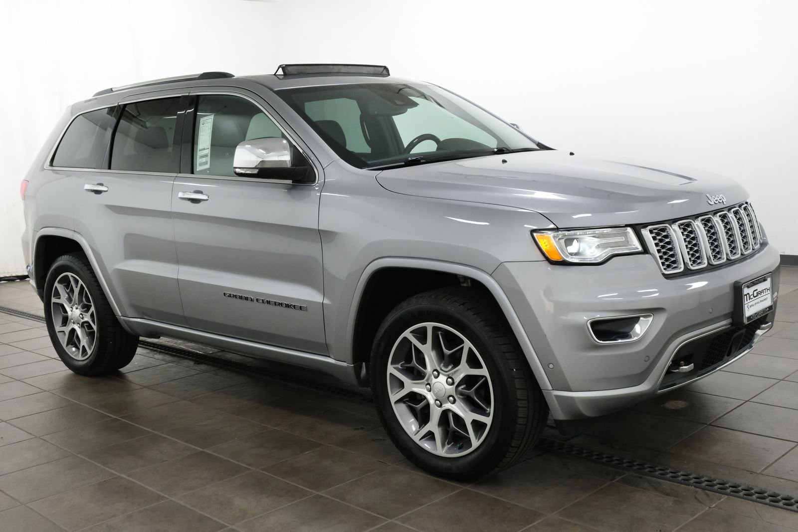 Used 2020 Billet Silver Metallic Clearcoat Jeep Overland image 6