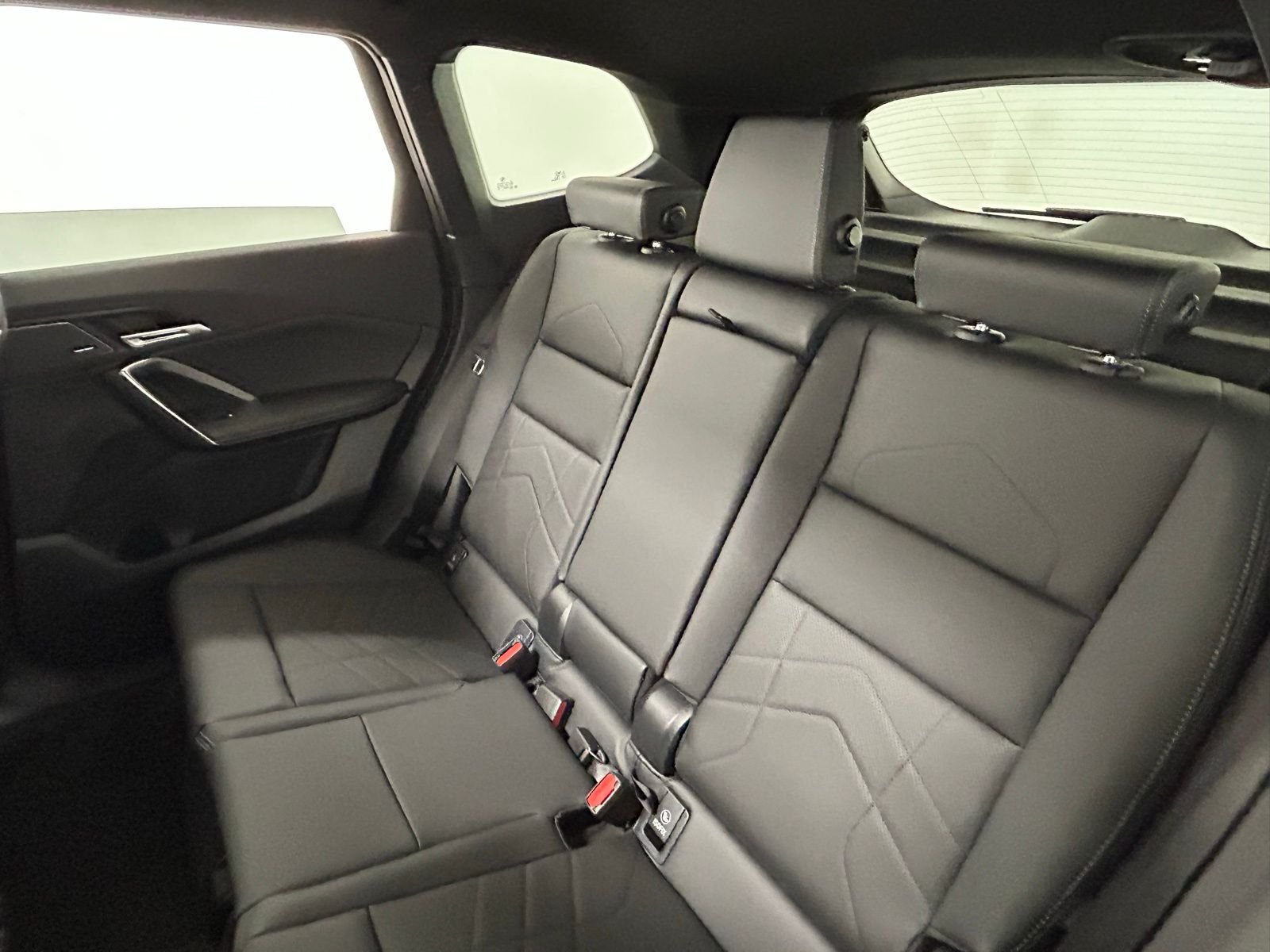 New 2026 Vegas Red Metallic BMW xDrive28i image 34