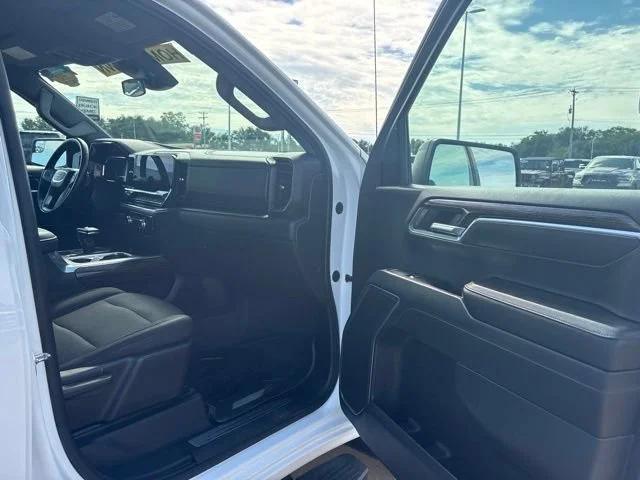 Used 2022 SUMMIT WHITE GMC Elevation image 41