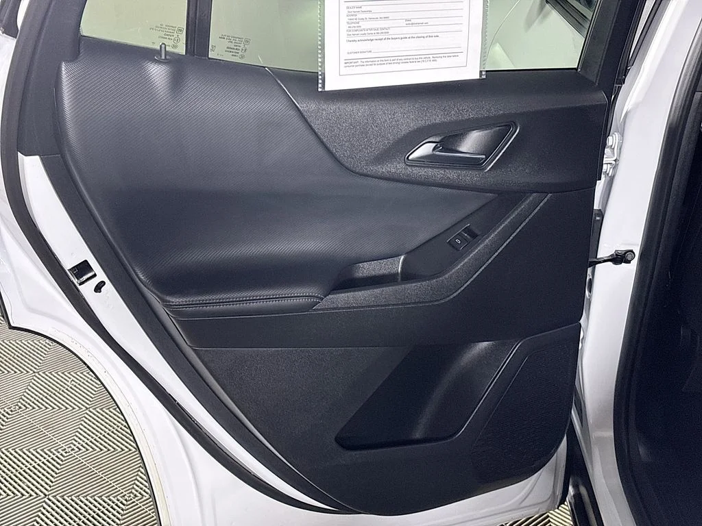 Used 2025 White Chevrolet LT image 19