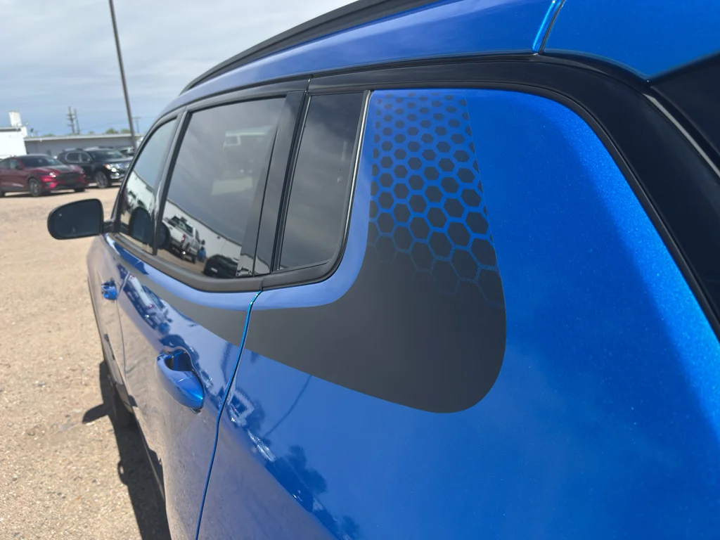 New 2026 Hydro Blue Pearl-Coat Exterior Paint Jeep Latitude Altitude image 11