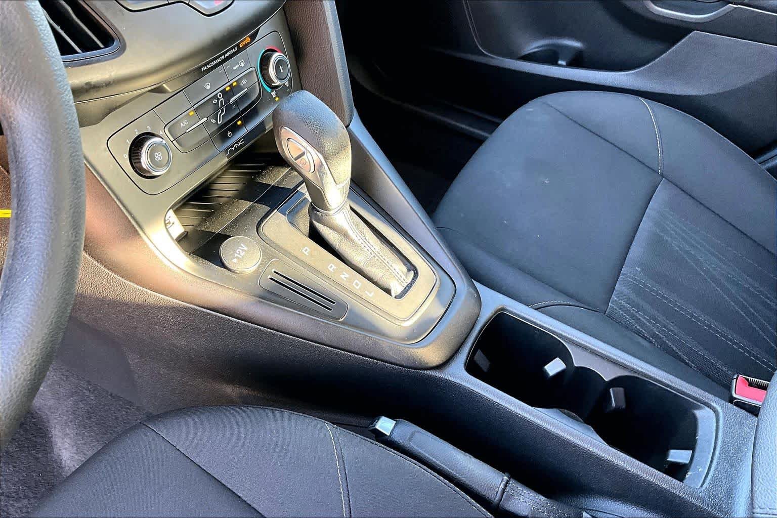 Used 2018 Magnetic Metallic Ford SE image 17