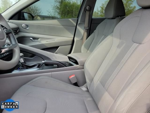 Used 2024 Black Hyundai SE image 16