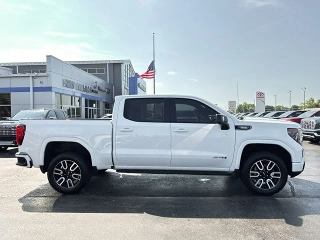 Used 2022 White GMC AT4 image 12