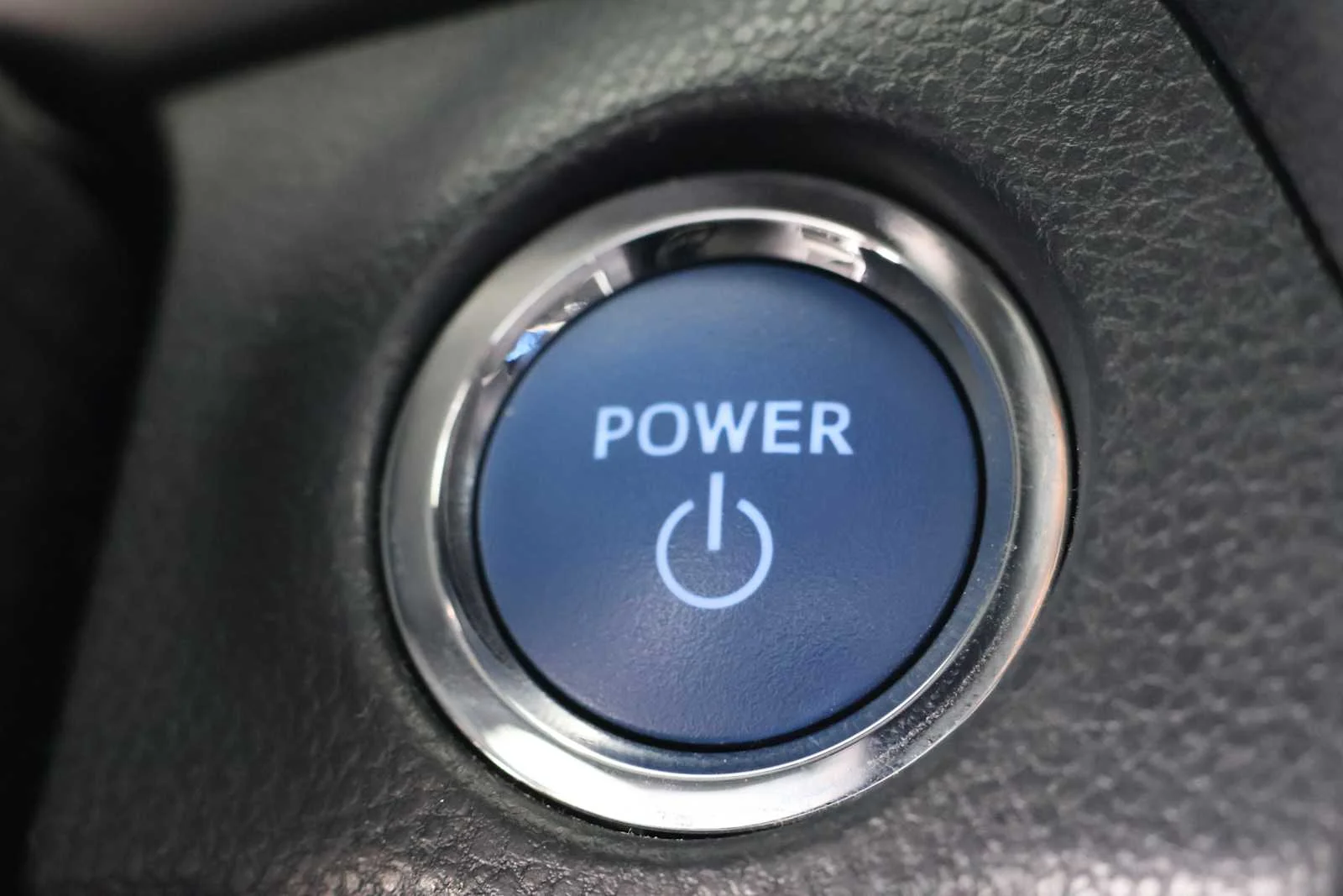 Used 2022 Blizzard Pearl/Midnight Black Metallic Toyota Hybrid XSE image 22
