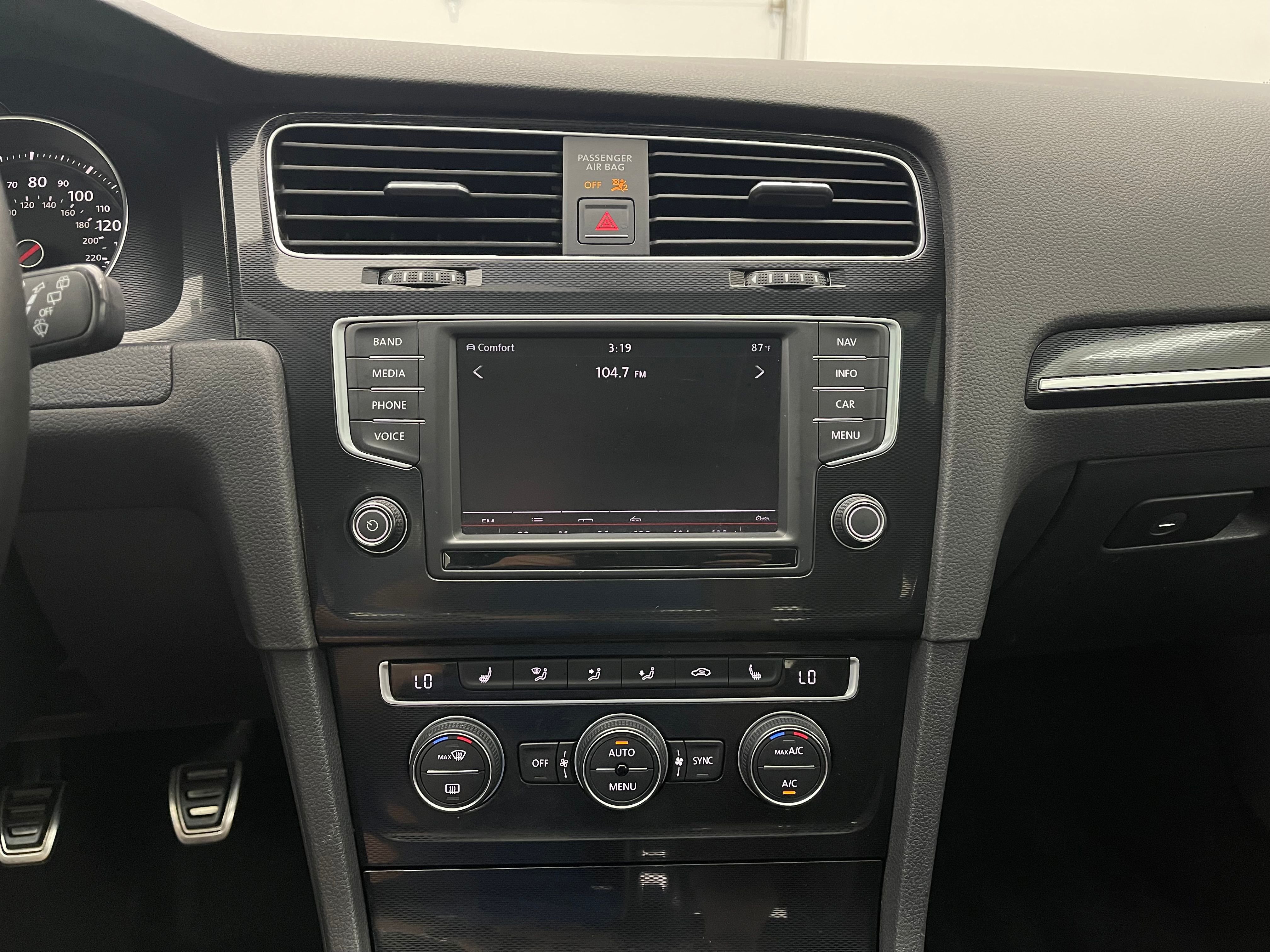 Used 2016 Pure White Volkswagen Autobahn image 24