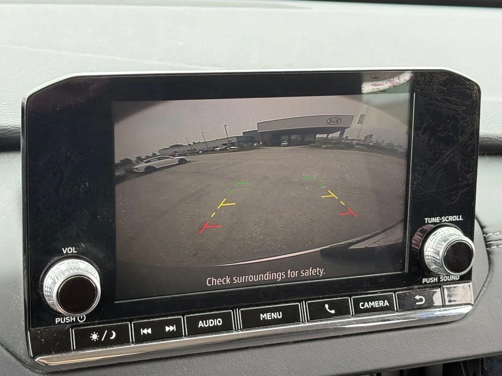 Used 2022  Mitsubishi ES image 17