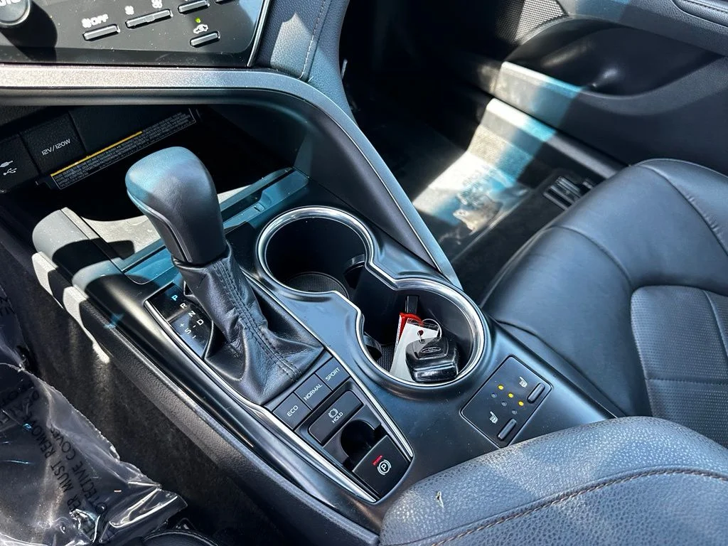 Used 2019 Silver Toyota XLE image 22