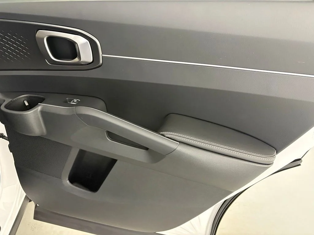 New 2026 Glacial White Pearl Kia LX image 40