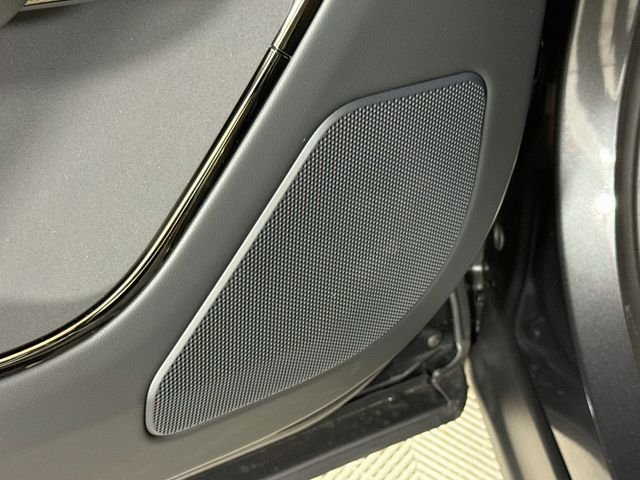 New 2026 Carpathian Grey Land Rover Dynamic SE image 21