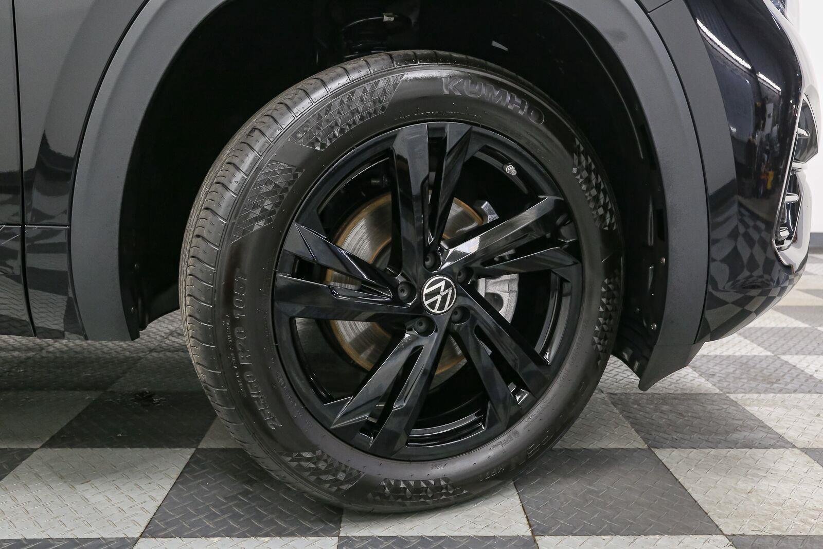 Used 2026 Deep Black Pearl Volkswagen 2.0T SEL R-Line Black image 19