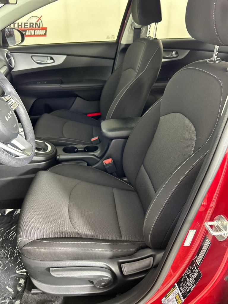 Used 2023 Red Kia LXS image 12