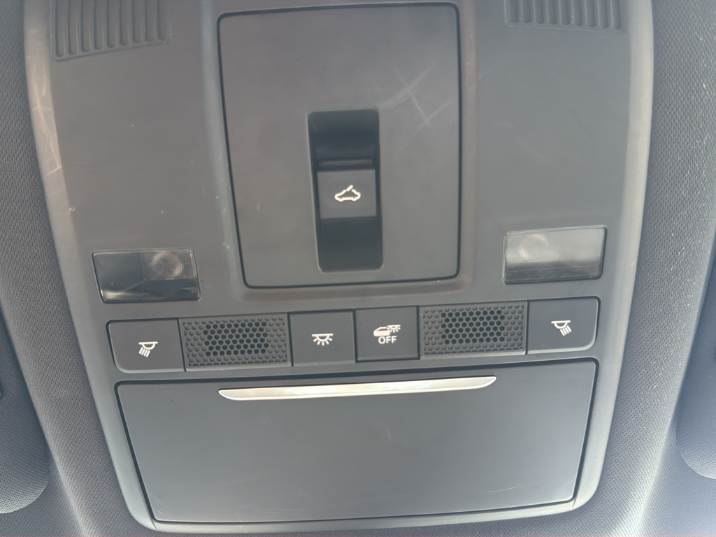 Used 2020 White Mazda Signature image 30