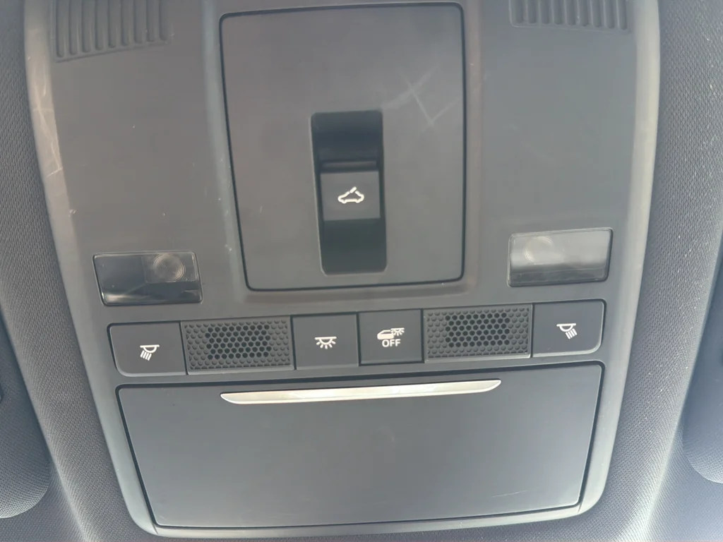Used 2020 White Mazda Signature image 30