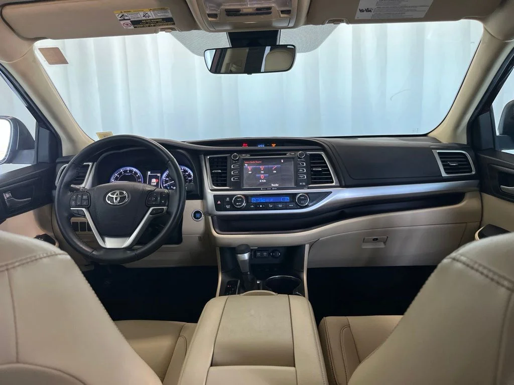 Used 2019 Red Toyota XLE image 10