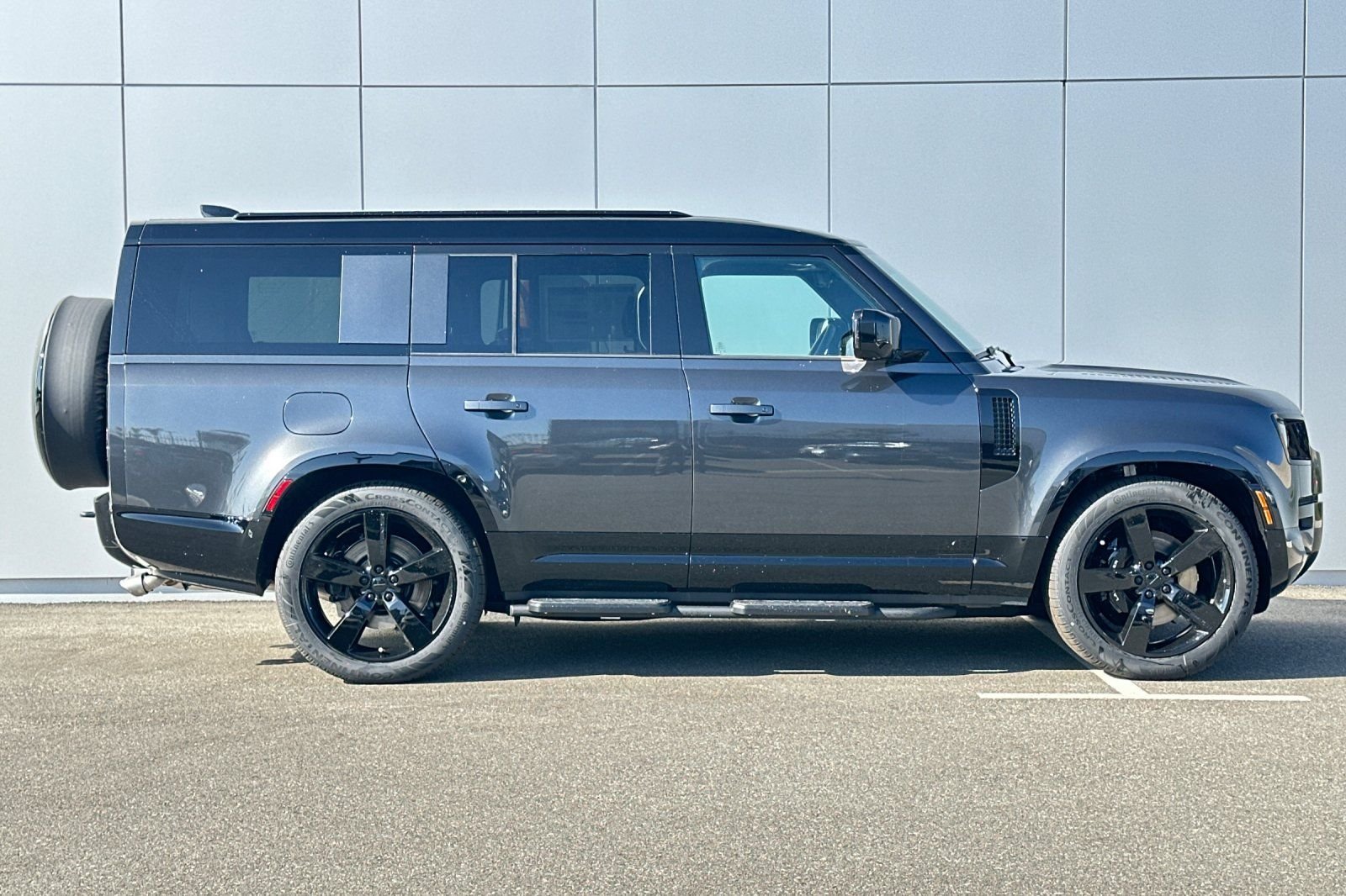 2026 Land Rover Defender V8 - Photo 6