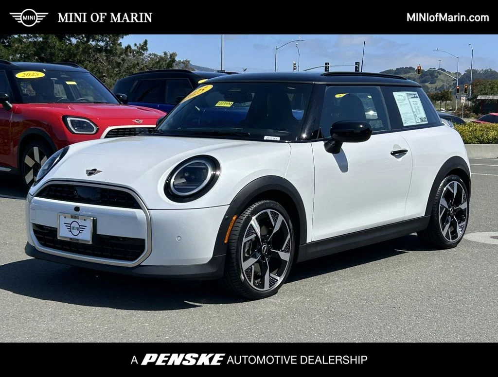 2025 MINI Hardtop Cooper's photo
