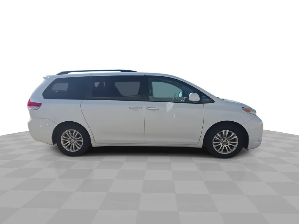 Used 2012 White Toyota XLE image 9