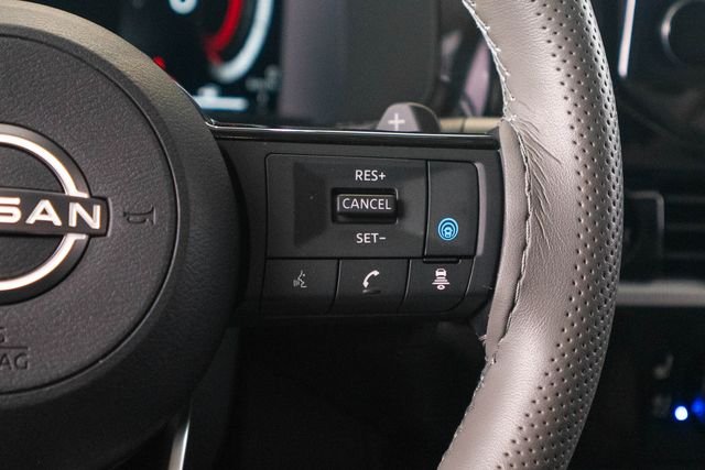 Used 2025 Silver Nissan Platinum image 18