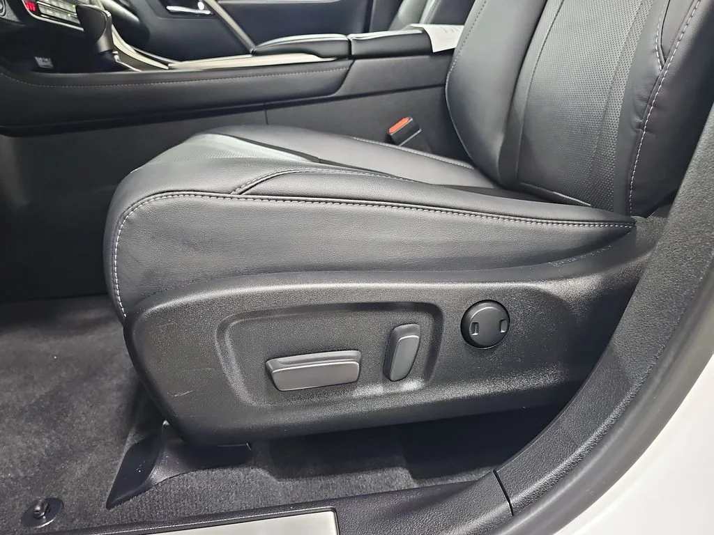 Used 2022 White Lexus 350 image 31
