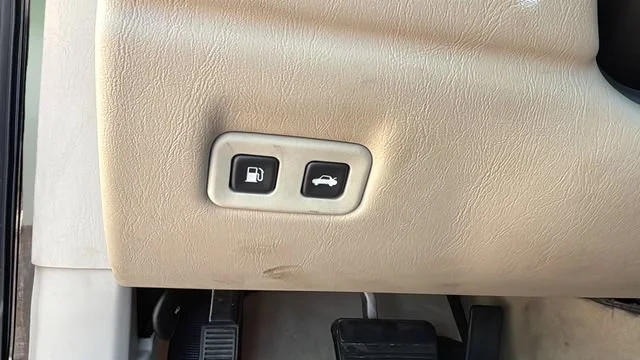 Used 2006 Black Raven Cadillac VSER image 37
