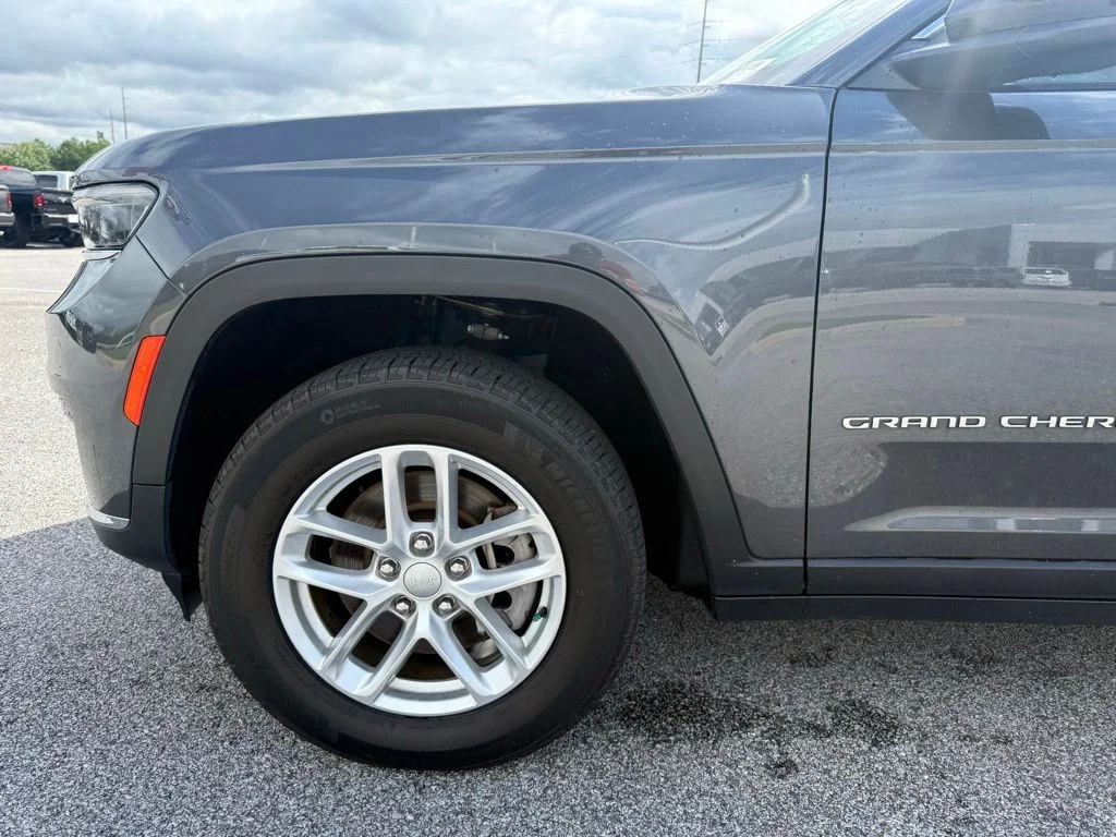 Used 2022 Gray Jeep Laredo image 20