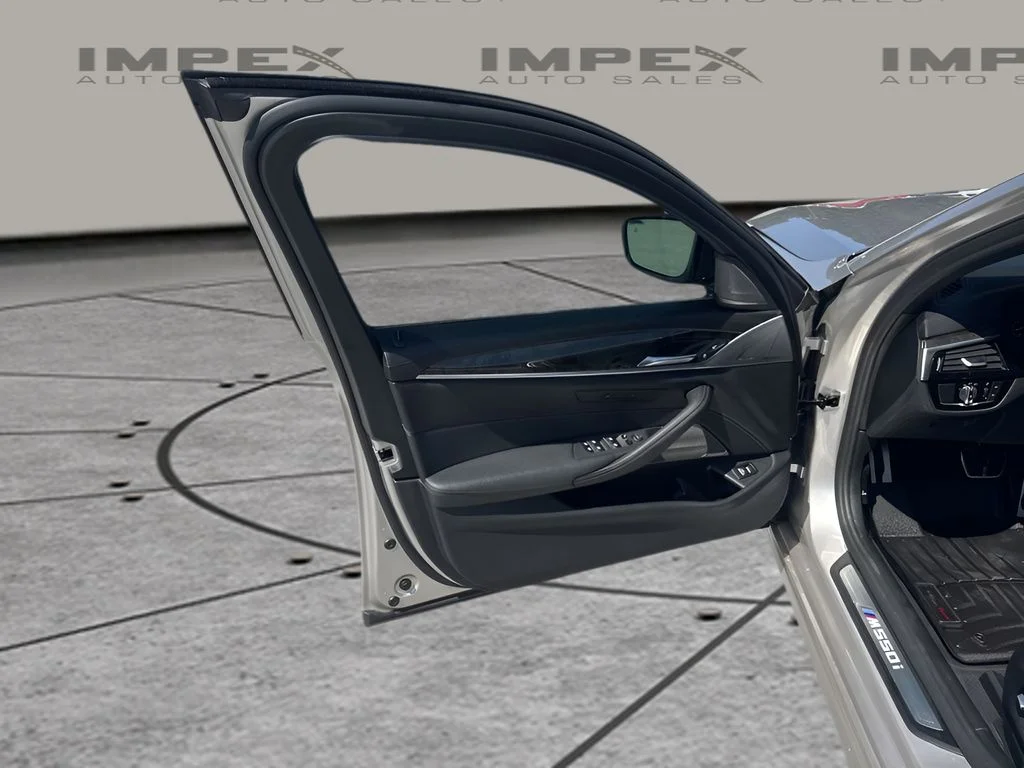 Used 2019 Silver BMW M550i xDrive image 26