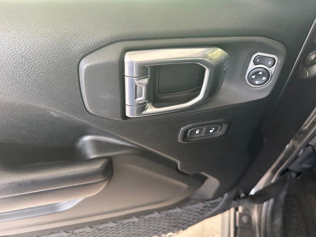Used 2020 Gray Jeep Altitude image 12