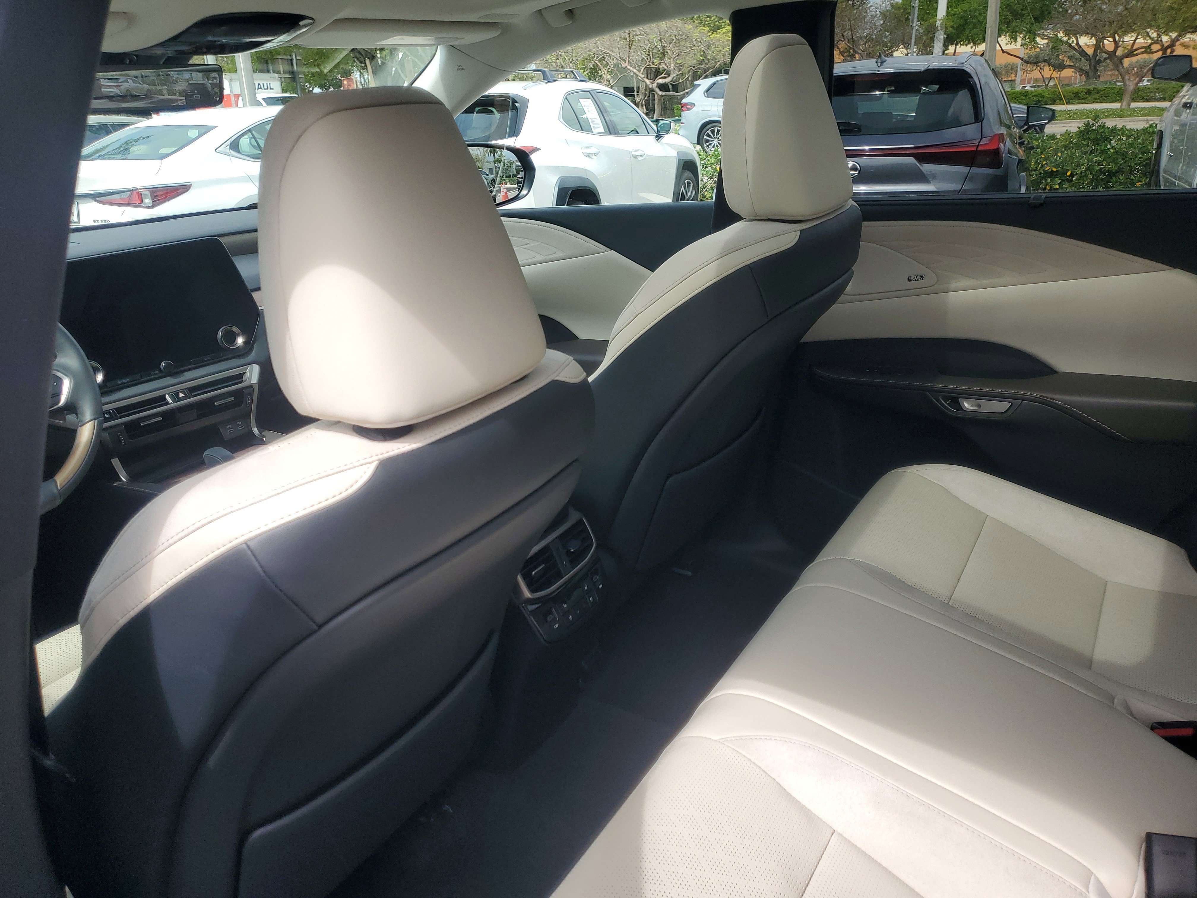Used 2023 Mica Lexus RX 350 image 12