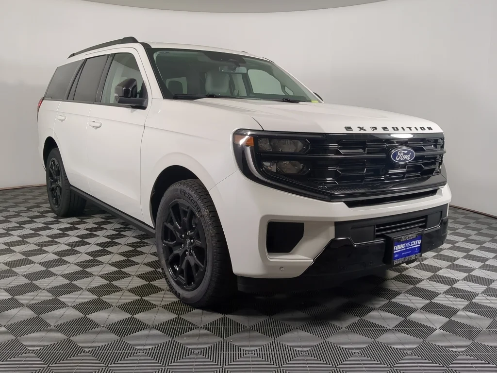 New 2027 Star White Metallic Tri-Coat Ford Platinum image 33