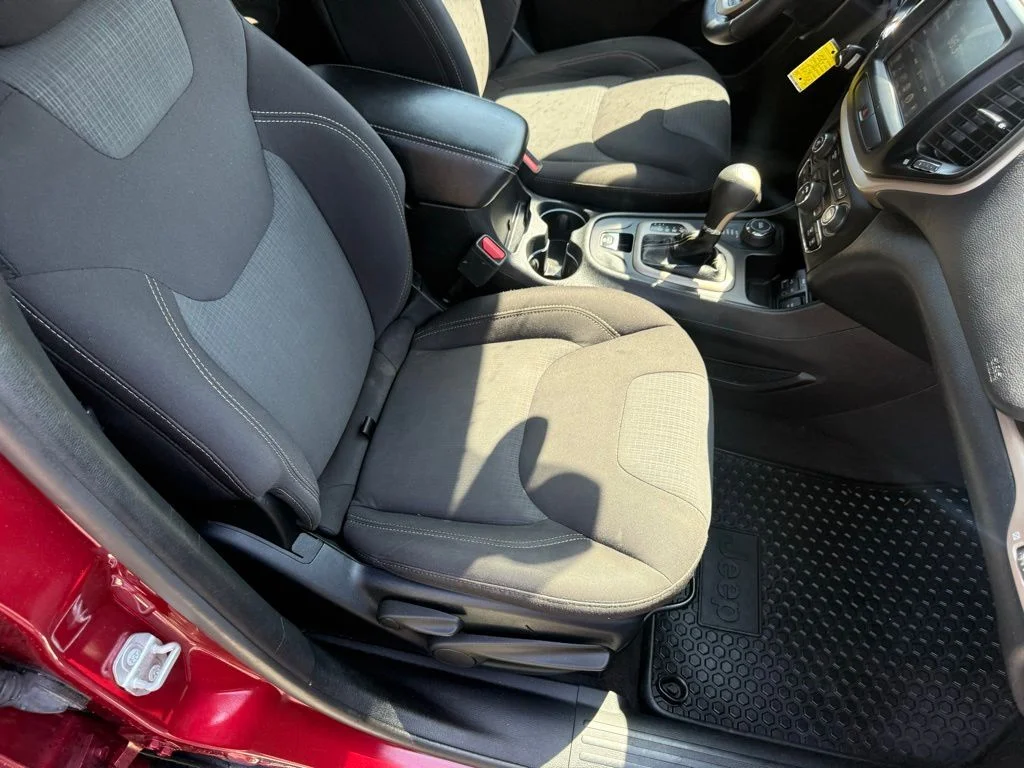 Used 2017 Red Jeep Latitude image 55