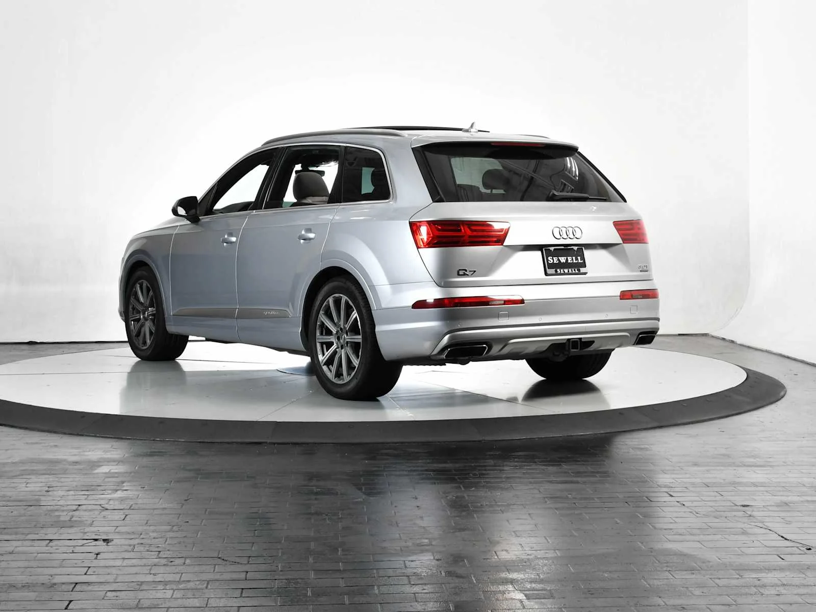 Used 2017 Florett Silver Metallic Audi Prestige image 4
