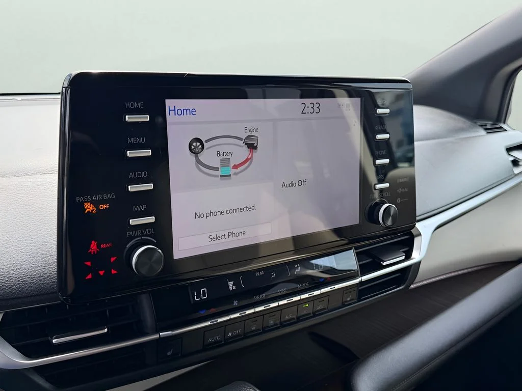 Used 2022 Wind Chill Pearl Toyota XLE image 26
