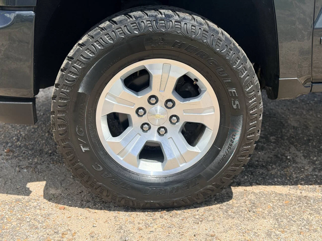 Used 2018 Gray Chevrolet LT Z71 4x4 4dr Crew Cab 5.8 ft. SB image 11