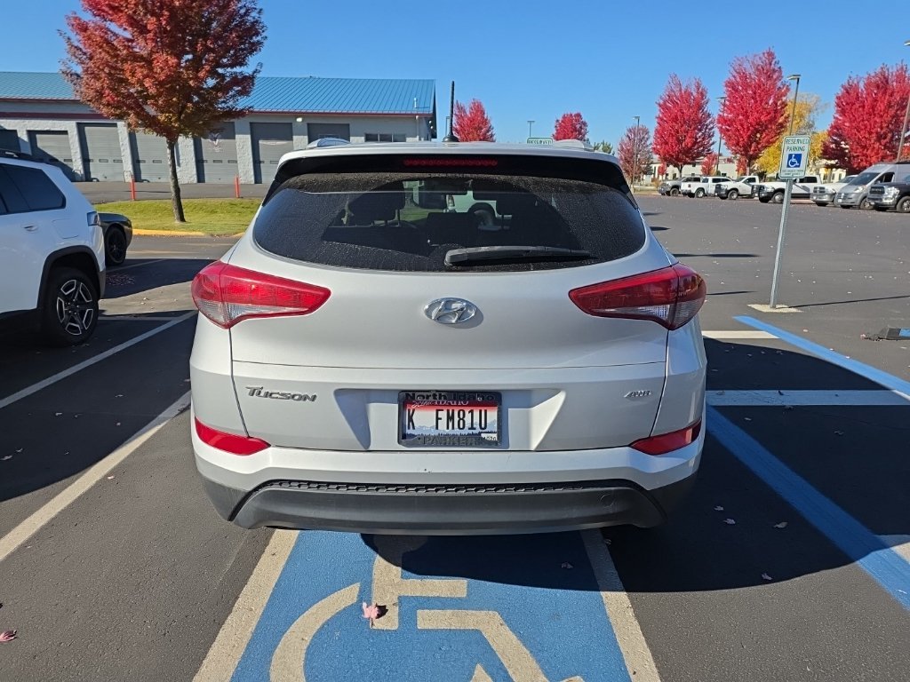 Used 2016 Silver Hyundai SE image 5