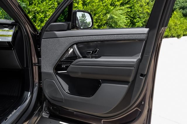 New 2026 Charente Grey Land Rover Dynamic SE image 57