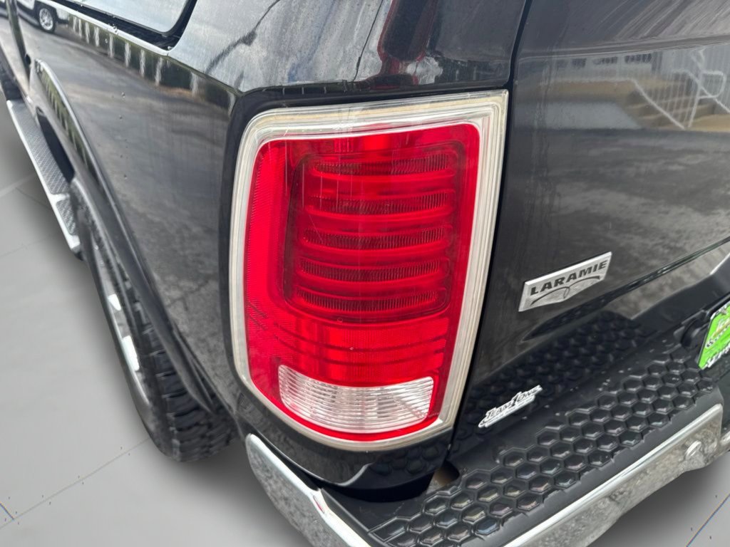 Used 2017 Brilliant Black Crystal Pearlcoat Ram Laramie image 40