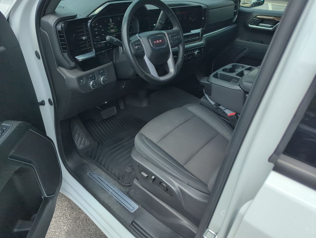 Used 2025 White GMC Elevation image 10