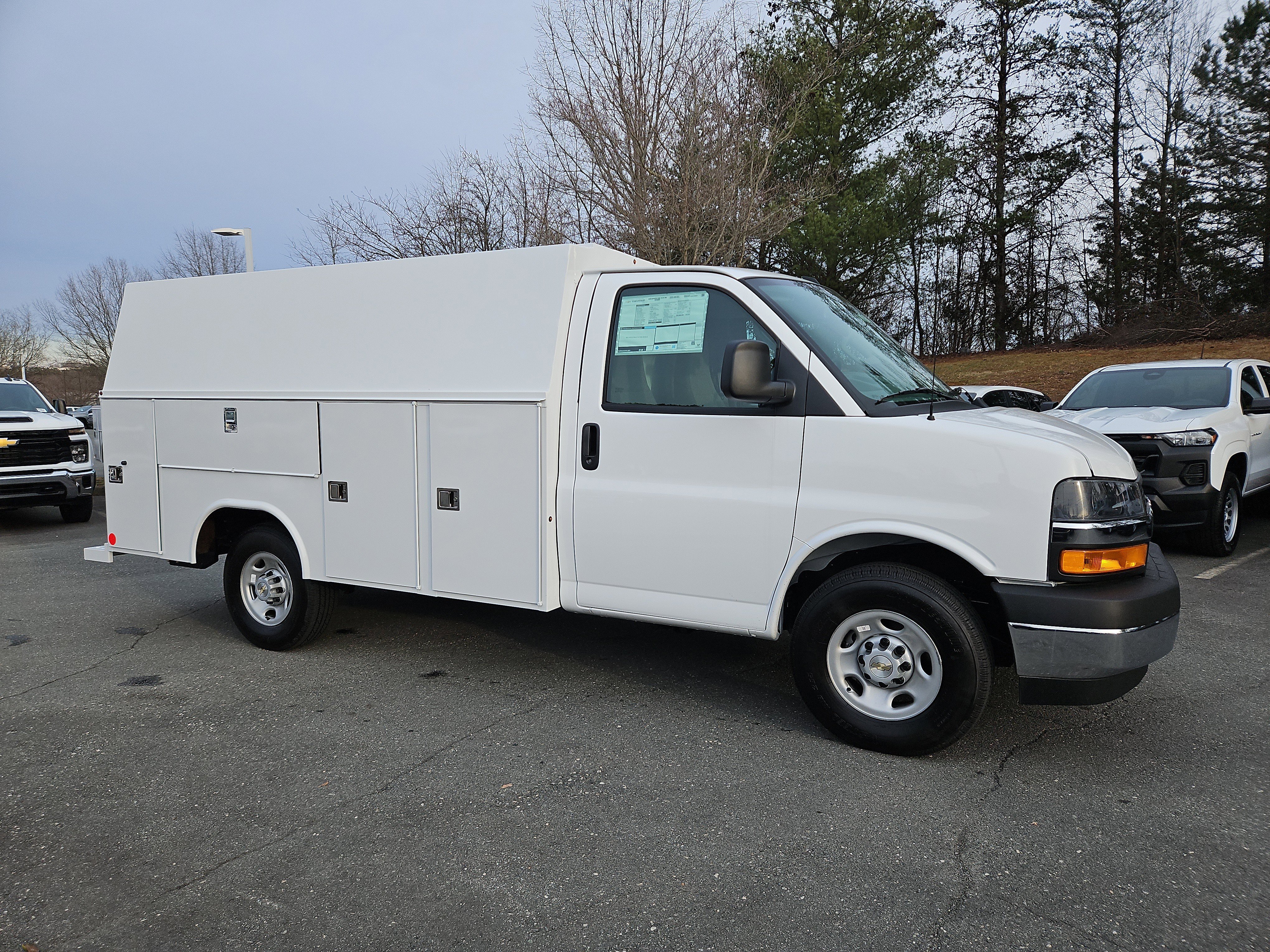 New 2026 Summit White Chevrolet 1WT image 6