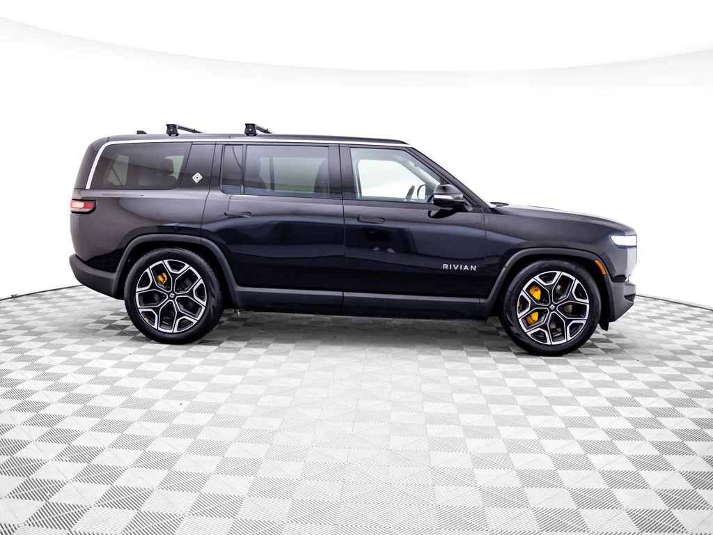 Used 2023  Rivian Adventure image 6
