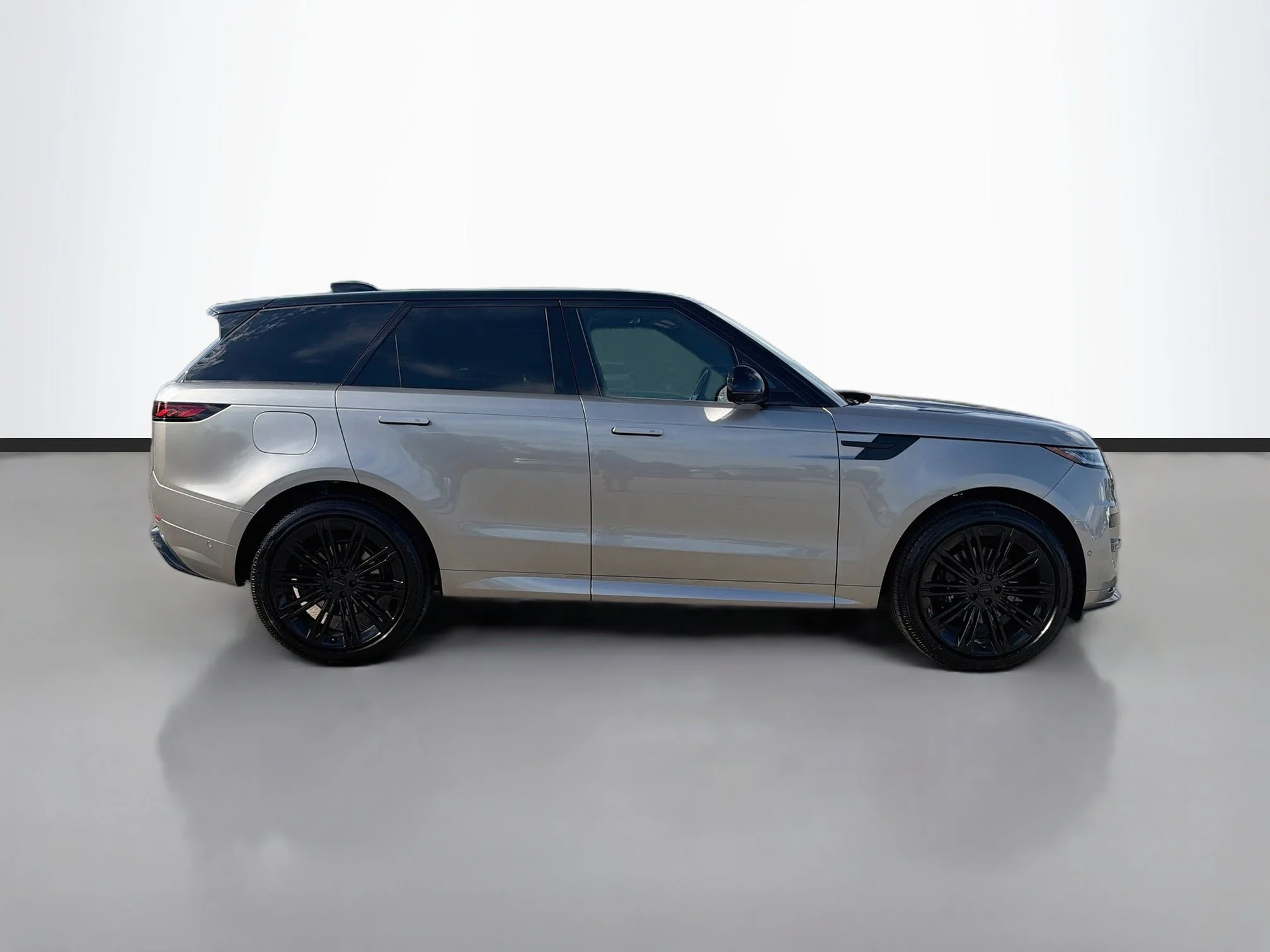 New 2026 Flux Silver Ultra Mettalic Gloss Land Rover Dynamic SE image 6