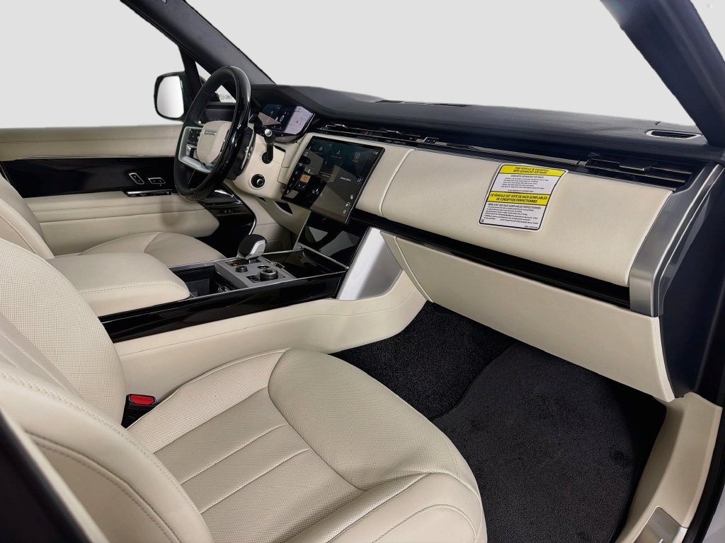 New 2027 Fuji White Land Rover SE image 32