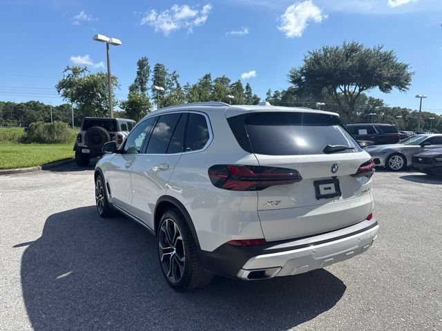 Used 2025 Alpine White BMW sDrive40i image 3