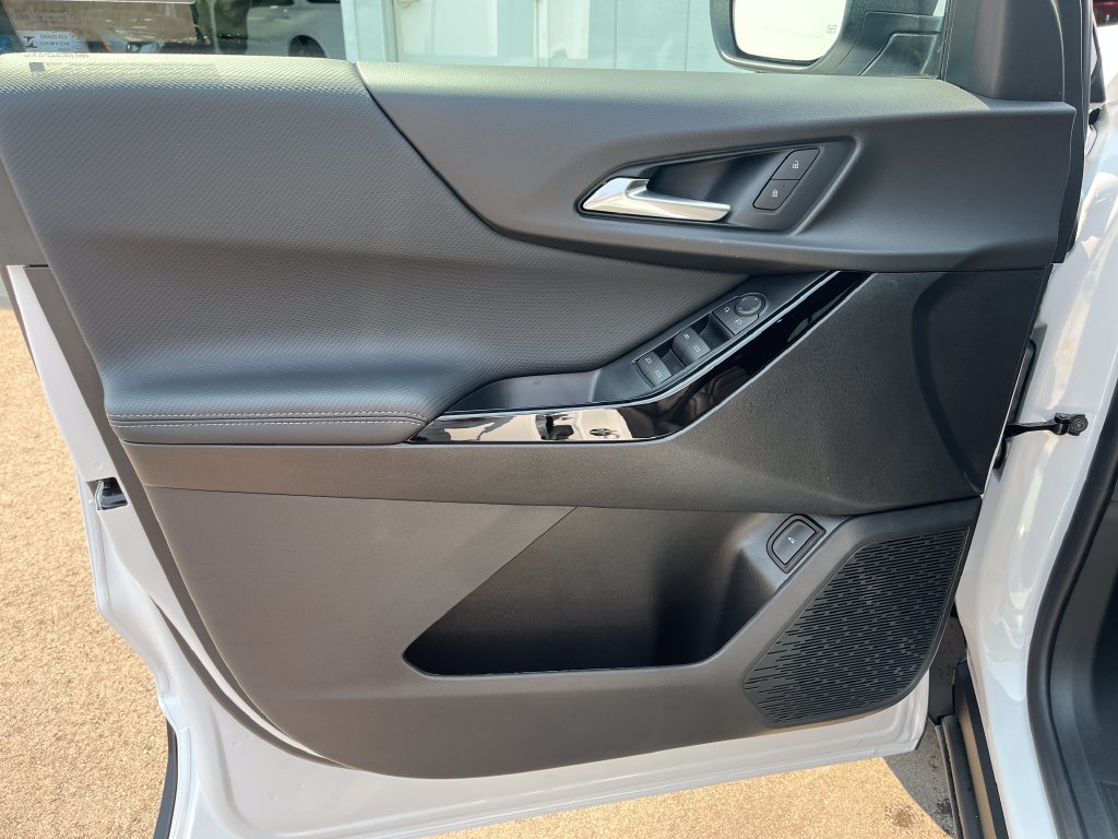 2027 Chevrolet Equinox LT - Photo 10