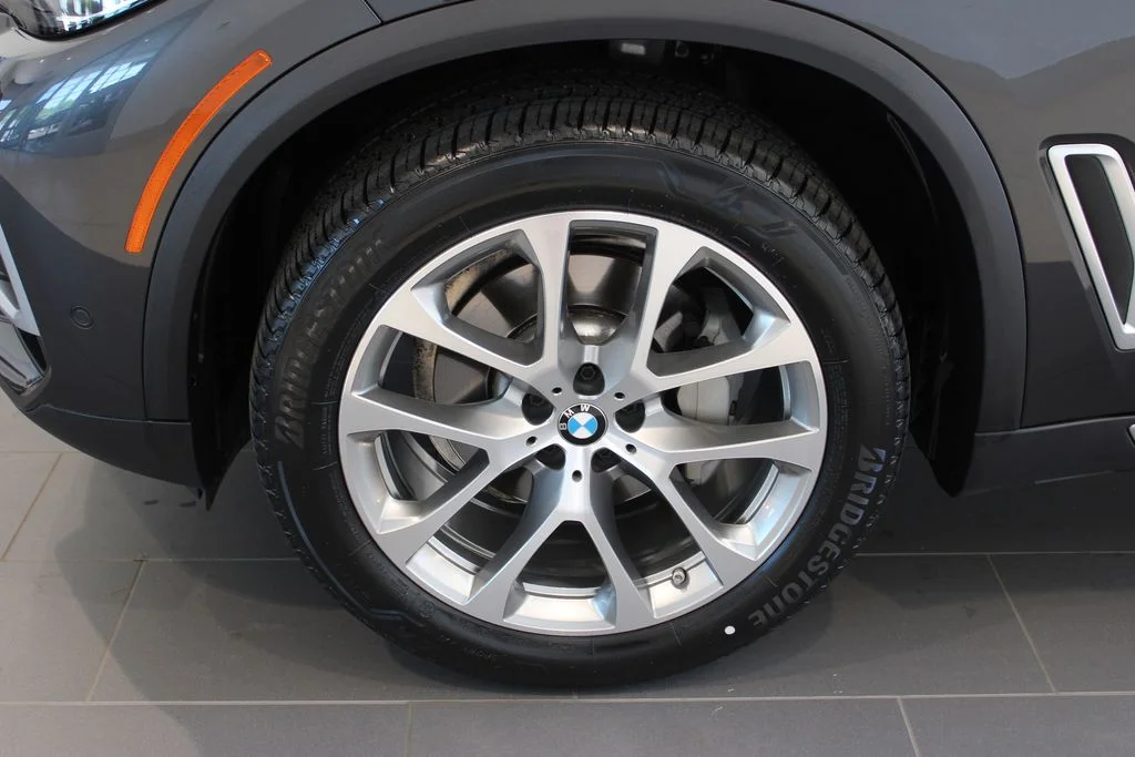 Used 2023 Gray BMW xDrive40i image 29